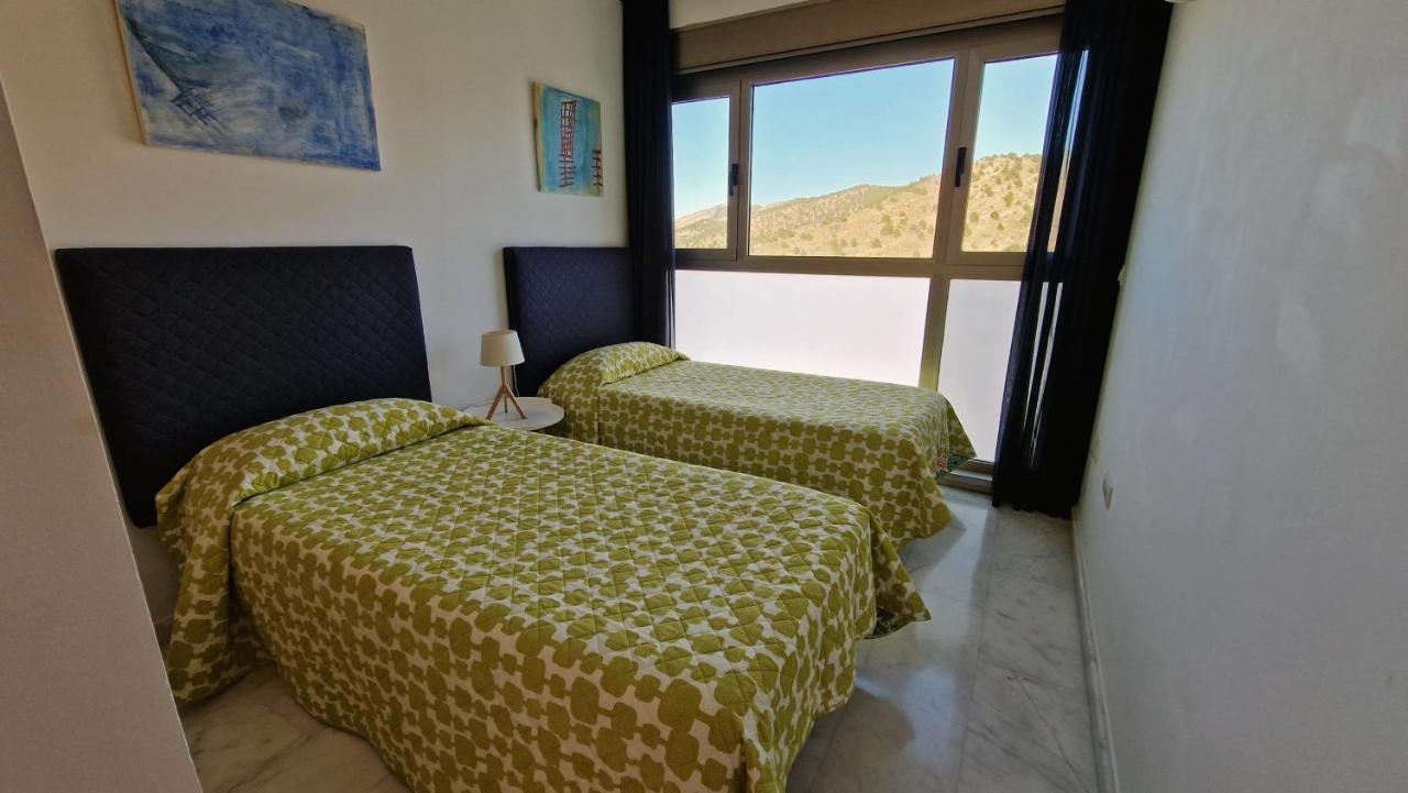 Skyline 26 Stunning Sea Views From A 2-Bedroom Apartment On The 26Th Floor ベニドルム エクステリア 写真